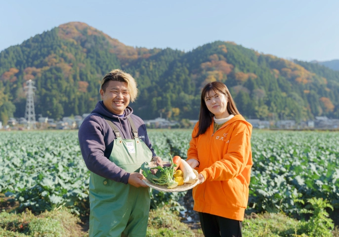 野菜の生産者とロスヘルのスタッフ