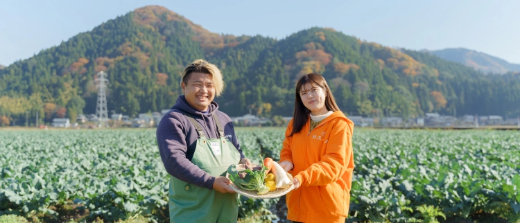 野菜の生産者とロスヘルのスタッフ